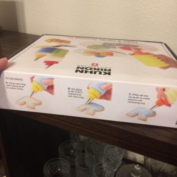 Kuhn Rikon cookie $ cupcake decoration set - Picture 2 of 5